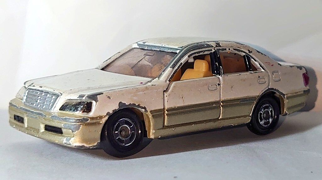 好評継続中！今だけ限定価格! トミカNO.92トヨタクラウンハイブリッド