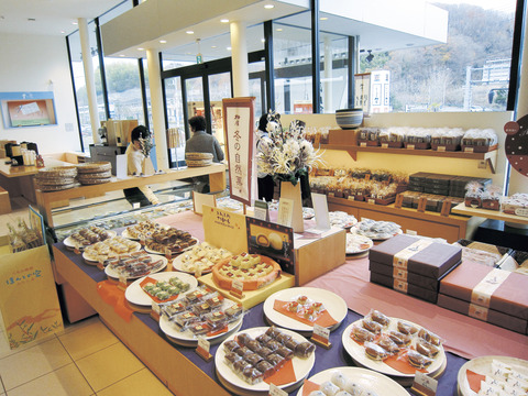 柏屋店内1(正面入り口)