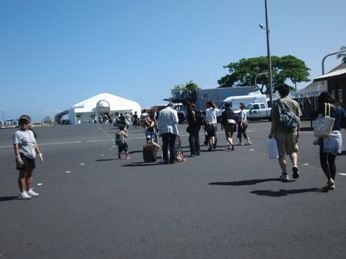 コナ入国審査へ