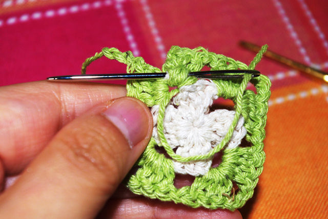 グラニースクエアの糸の始末 カラフル クロッシェはじめました