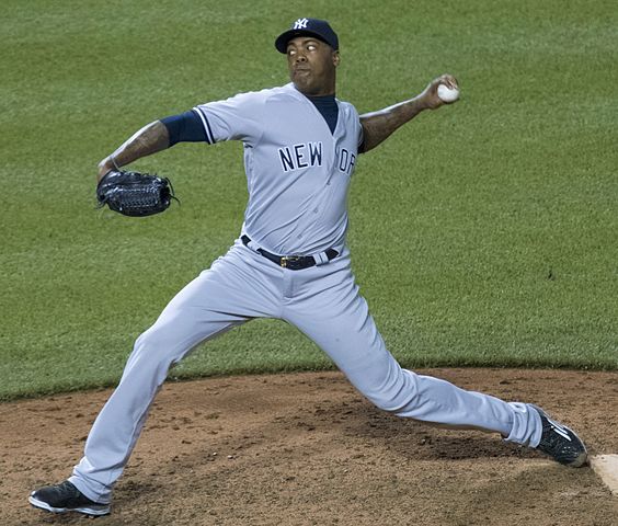 564px-Aroldis_Chapman_on_June_4,_2016_(2)