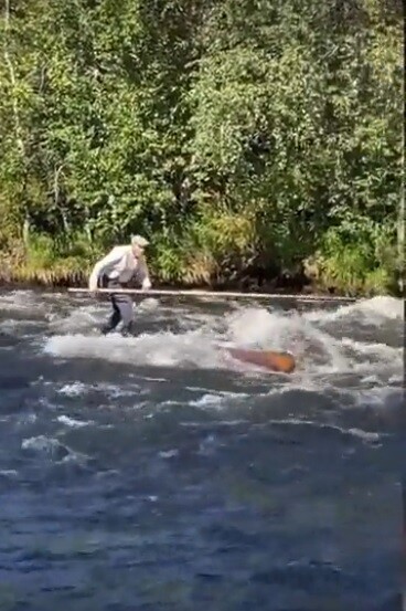 【動画】ジジイの川流れ、ガチでヤバい
