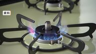 【社会】電気・ガス料金への影響　「6月ごろから出始める」赤沢経産大臣が見方示す