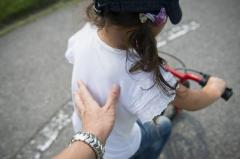 一斉休校を機に娘のため離職、収入は半減 父子家庭にもある貧困 「経済的につらい」は言い出せない