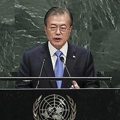 文大統領「過去の省察・自由貿易」重要=国連で日本に警告