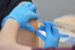 3回目接種「早く受けたい」65％ オミクロン株に不安 世論調査