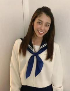 岡副麻希 違和感ない２８歳のセーラー服に「高校通える！」
