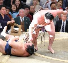 平成最後の優勝は白鵬！全勝で決めた 3場所ぶり42度目