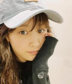 高橋愛、農家デビュー?ぶどう収穫も慣れた手付きでさばく