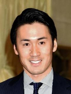 前巨人の片岡氏 退団で妻ベッキーは万歳