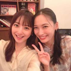 佐々木希、結婚した大政絢との2ショットに反響「美人すぎる親友コンビ」