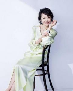 2000人の還暦人が選ぶ、還暦に見えない有名人ランキング！ 3位「浅野温子」2位「石野真子」、1位は容姿が若すぎる……？