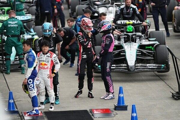 12位に終わり、レース後は悔しそうな表情を浮かべる角田選手。「マシンについて学べてよかったですが、結果には満足していません」