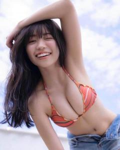 大原優乃、水着姿で大胆美ボディ「女神の水浴び」「素晴らしいプロポーション」