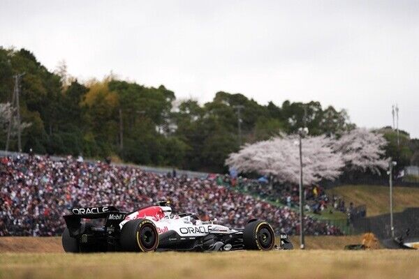 4月4～6日、桜満開の鈴鹿サーキットで開催された日本GP。レッドブルに移籍した角田選手のデビュー戦となったこともあり、決勝日には前年より1万3000人多い11万5000人もの観客が集まった