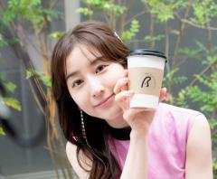 田中みな実が結婚?ウェディングドレスで新郎と見つめ合う「ずっと独身でいるつもり?」