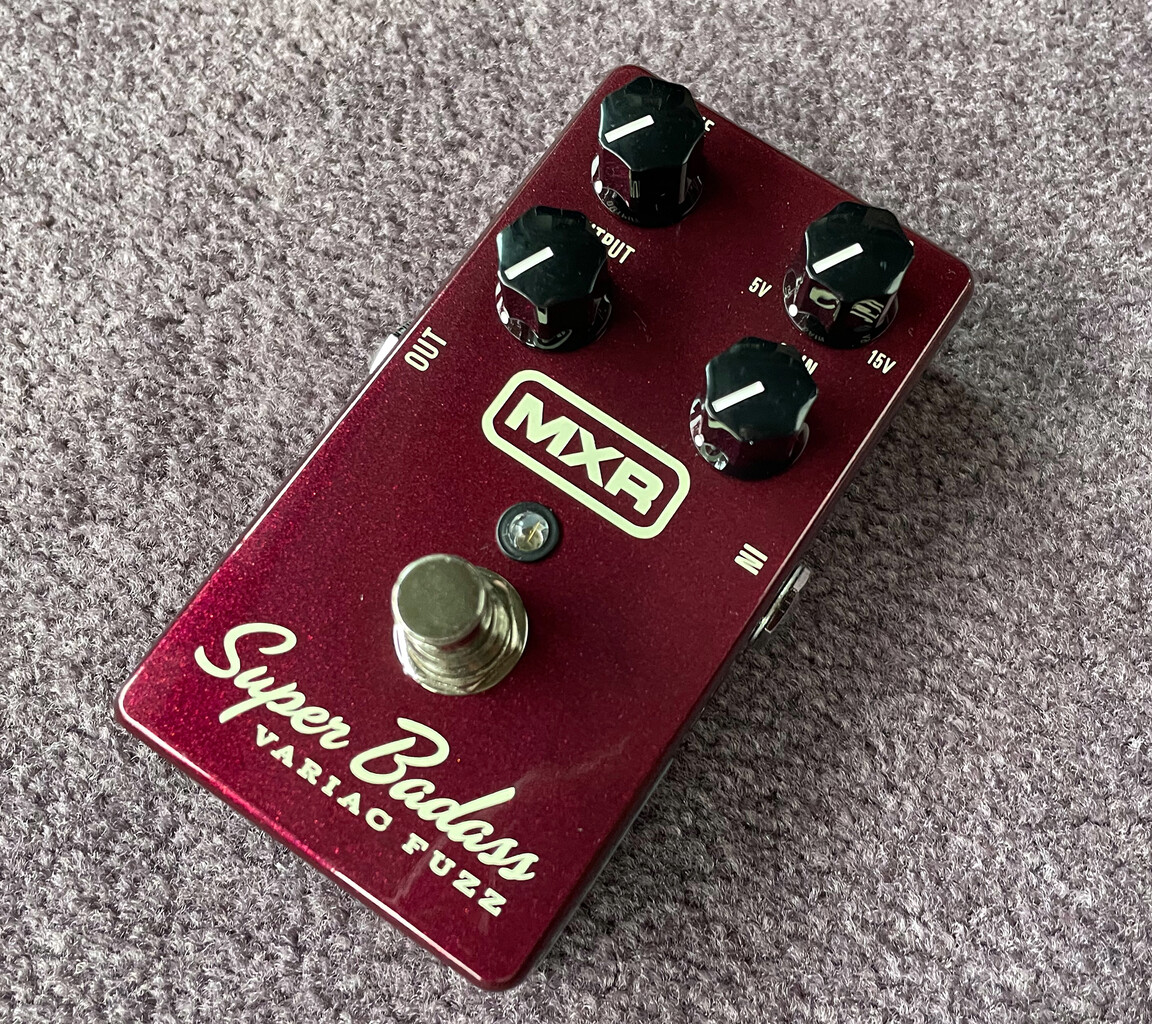 MXR Super Badass Varial Fuzz ギターエフェクター MXR Super Badass Variac Fuzz : レーシングジャイブ研究会