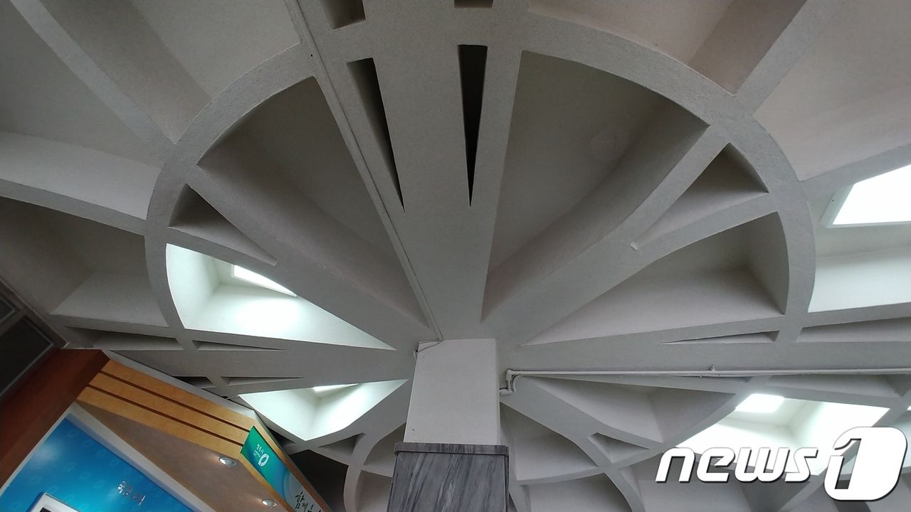 ガイジ 韓国兄さん 市役所の天井が旭日旗に見えて発狂 はやまと