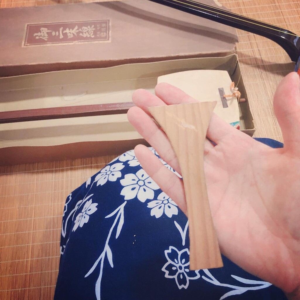 【お買い得SALE❣️】日本舞踊小道具 木製三味線 女大夫で使用 お買い得SALE❣️】日本舞踊小道具 木製三味線 女大夫で使用