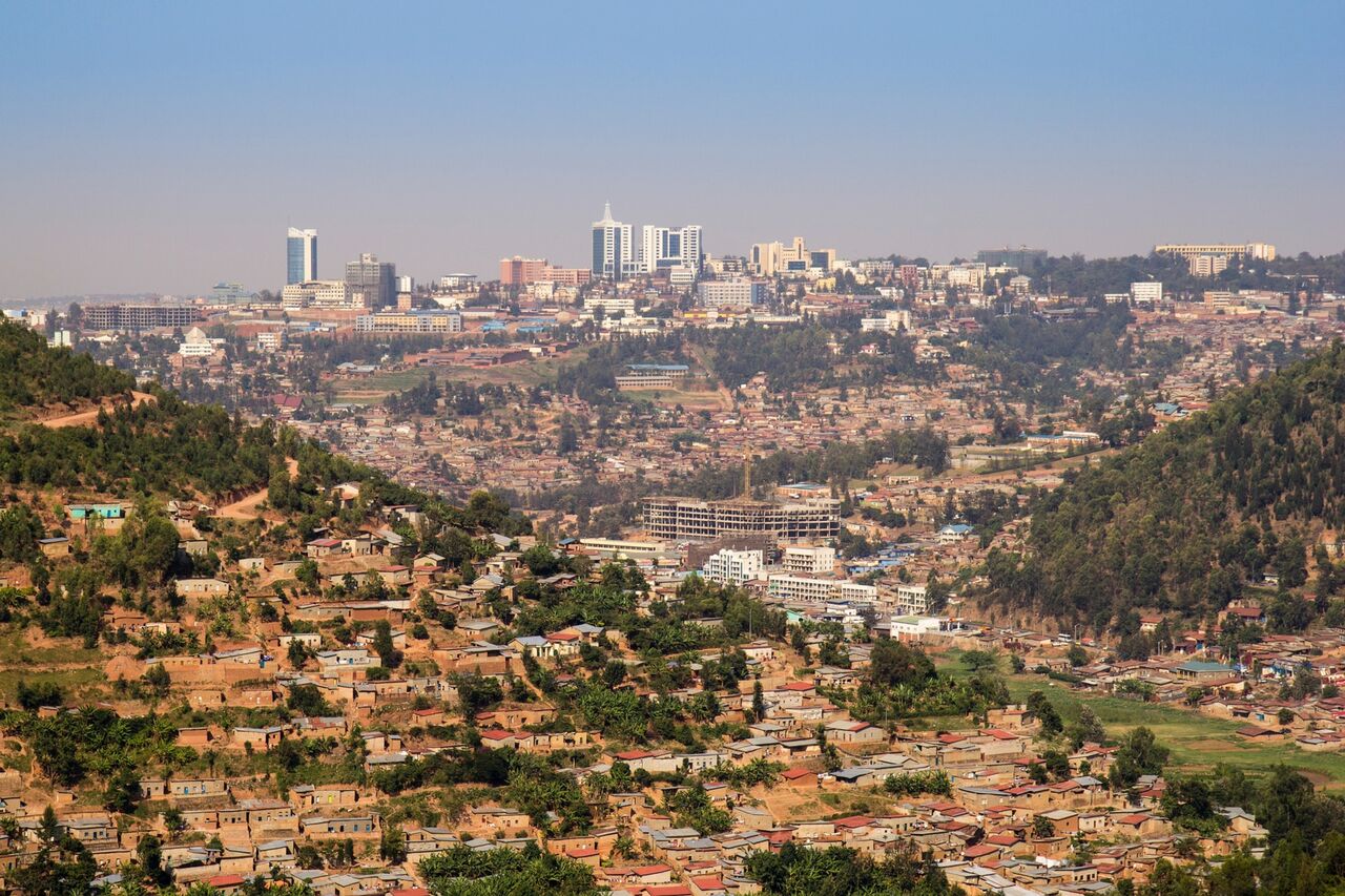イギリス議会、不法入国者をルワンダに強制移送する新法案を可決
