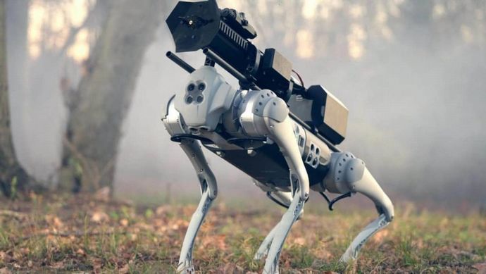 「サーモネーター」がついに一般販売開始！火炎放射器搭載の犬型ロボットが登場