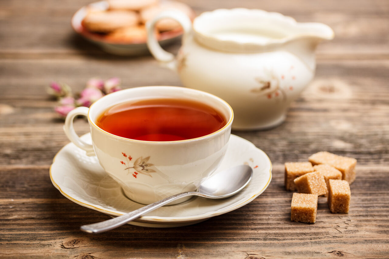 「完璧な紅茶には塩が必要」と主張するアメリカ人科学者、イギリス政府との大論争が広がる！