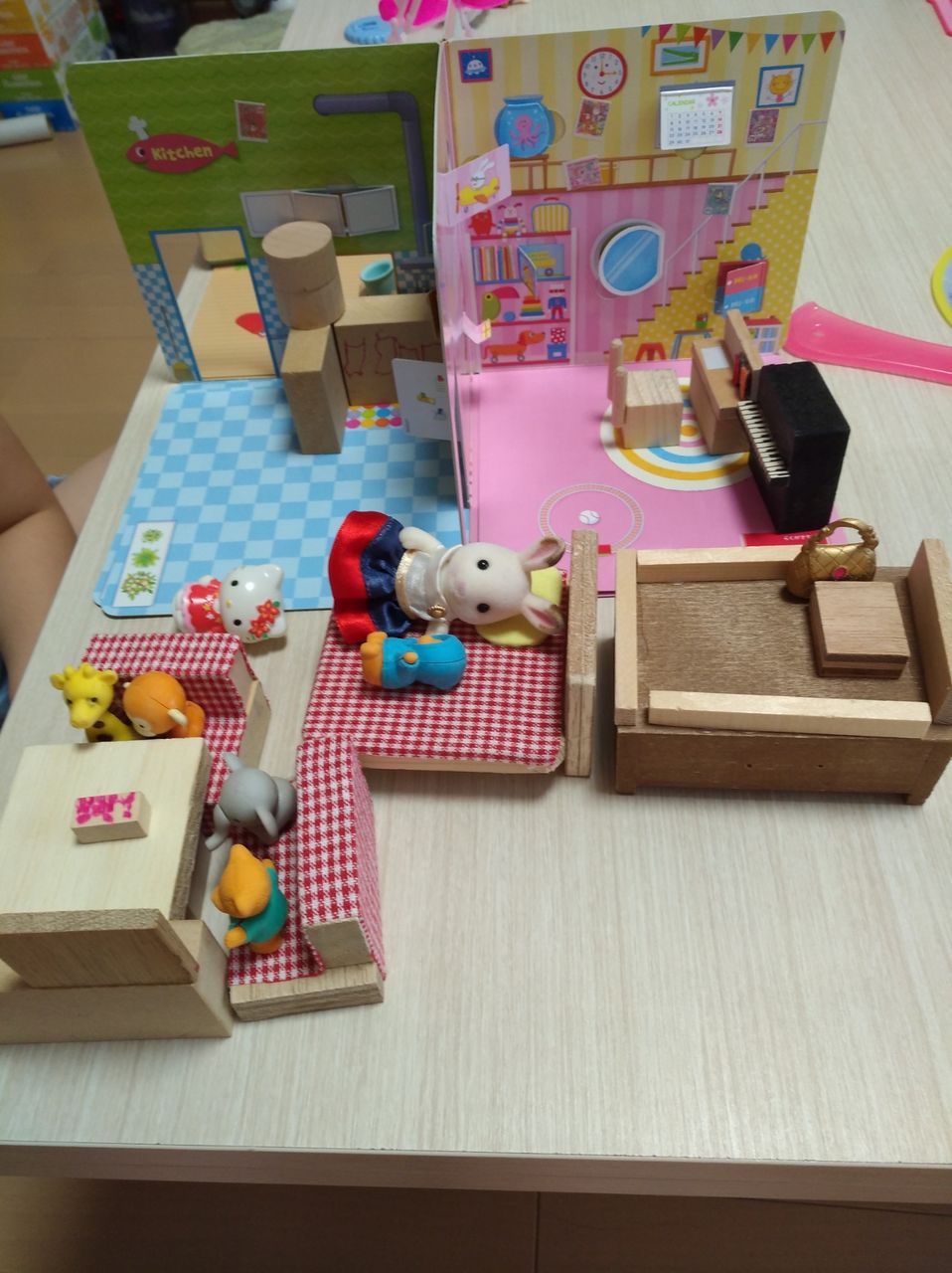 仕掛け絵本で人形遊び 手作り玩具と子育て色々