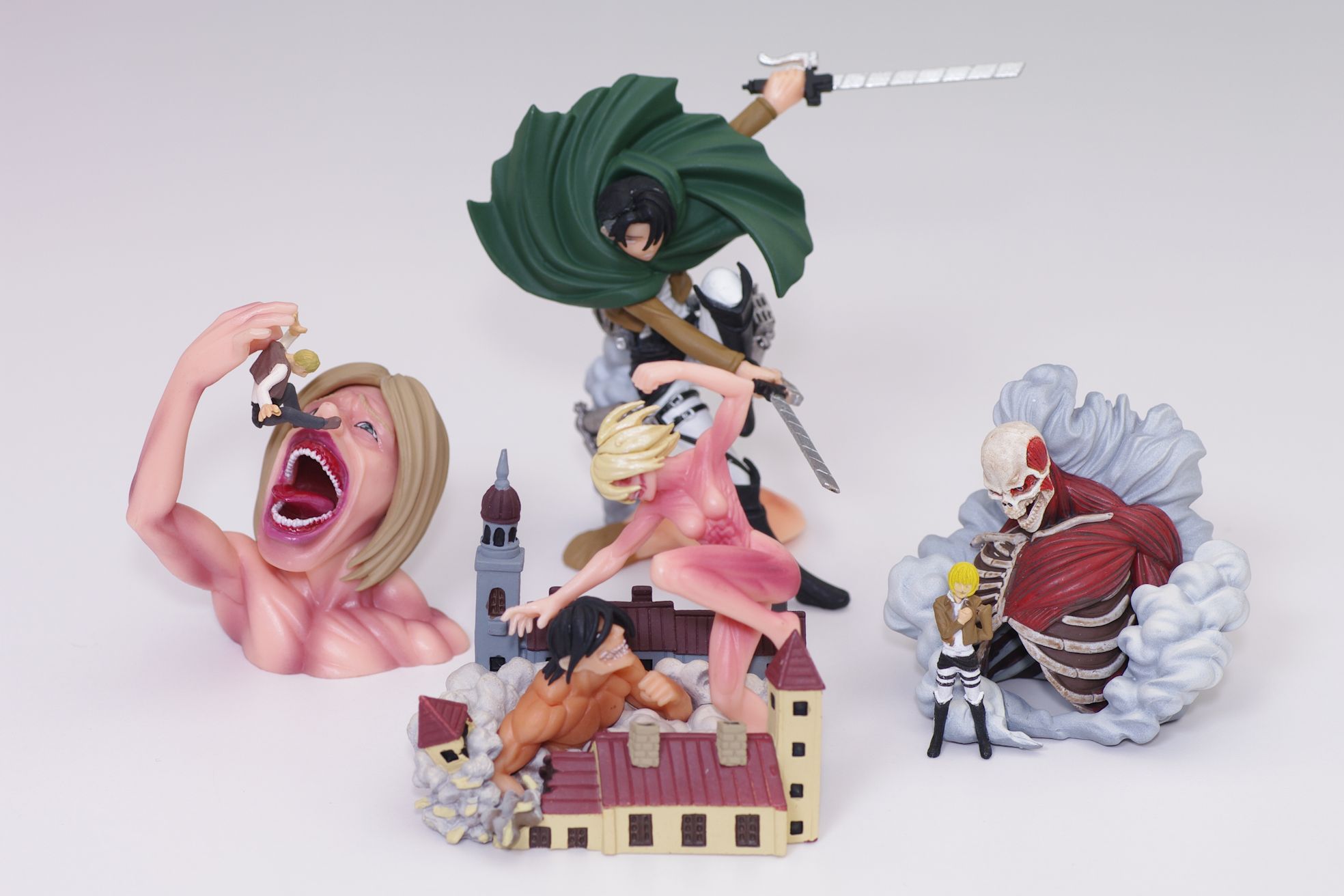 海洋堂 カプセルqキャラクターズ 進撃の巨人 絶望と反攻のヴィネット2 レビュー ガチャガチャ 真紅のハルヒ