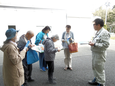 ②-説明を聞く会員