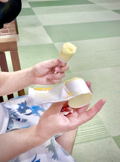 F8B98794-B3D7-451E-B1A6-BE5F25DC5B32