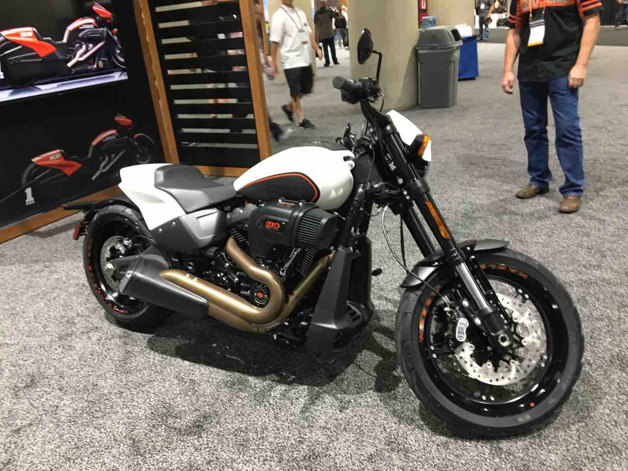 ハーレーダビッドソン・2019 売れる FXDR114用（M8）新車外し