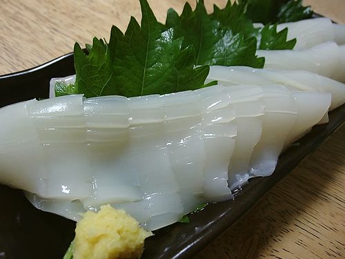 イカ刺しをつまむ 新 日々凡々 歩いて行こう イカ刺しをつまむ 新 日々凡々 歩いて行こう