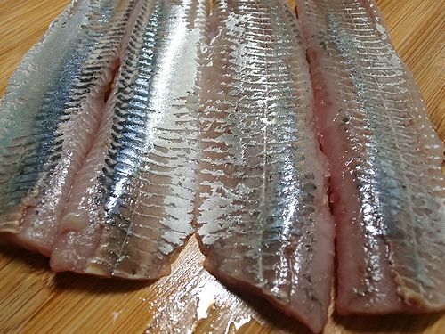 うるめいわし刺身をつまむ 新 日々凡々 歩いて行こう うるめいわし刺身をつまむ 新 日々凡々 歩いて行こう
