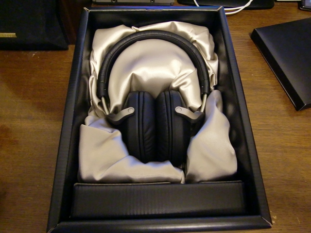 名機　SONY MDR-Z1000 美品　元箱付 ASCII.jp：ソニーからスタジオモニター用の最高峰ヘッドフォンが登場