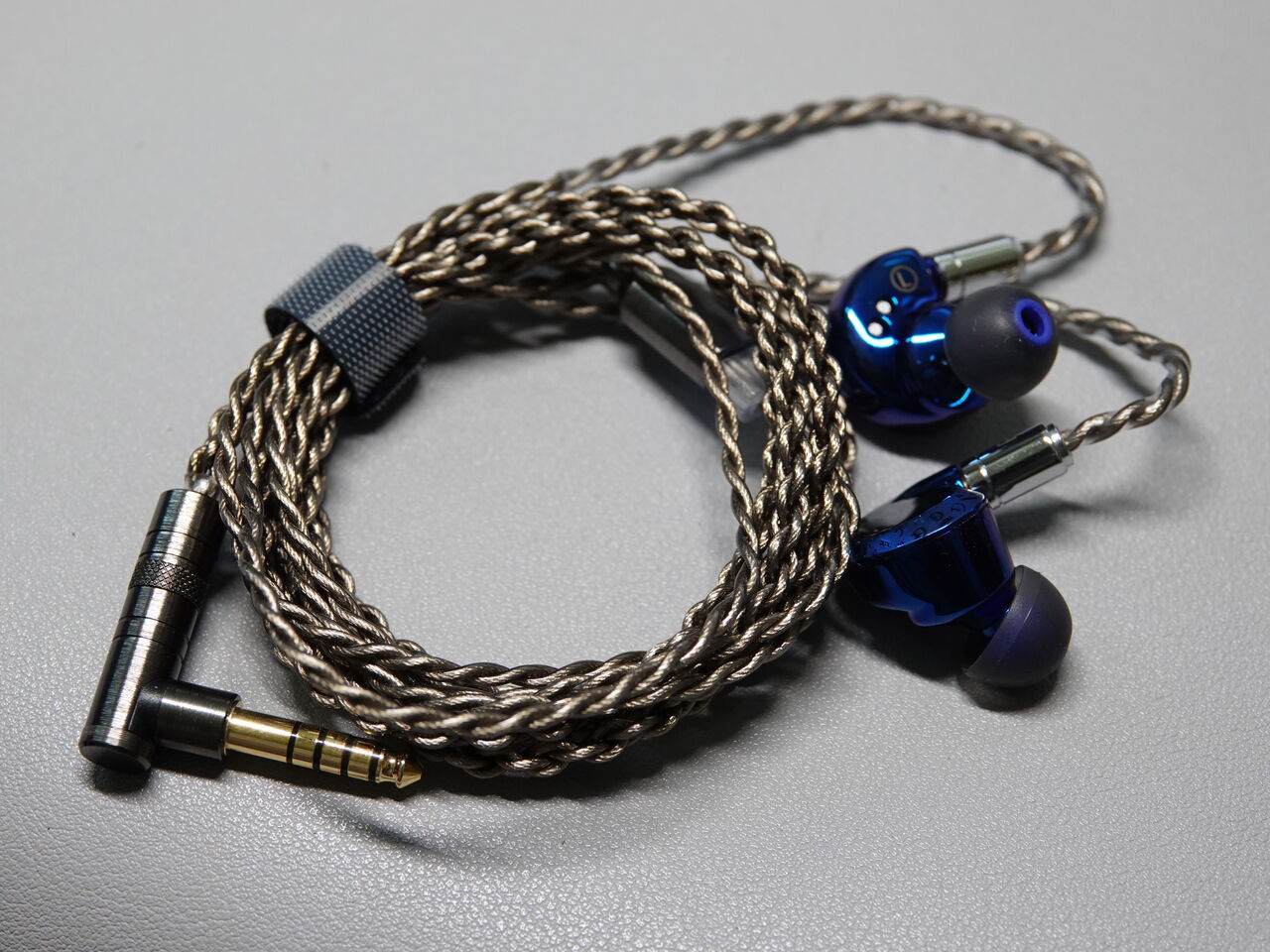 Dunu Falcon ultraのレビュー 高音域の明瞭でピーキーさの無い音 Dunu Falcon ultraのレビュー 高音域の明瞭でピーキーさの無い音