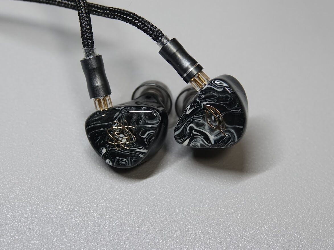 ヘッドフォン/イヤフォン seeaudio bravery SeeAudio Bravery RB Edition」 高音質ミドルグレード4BA