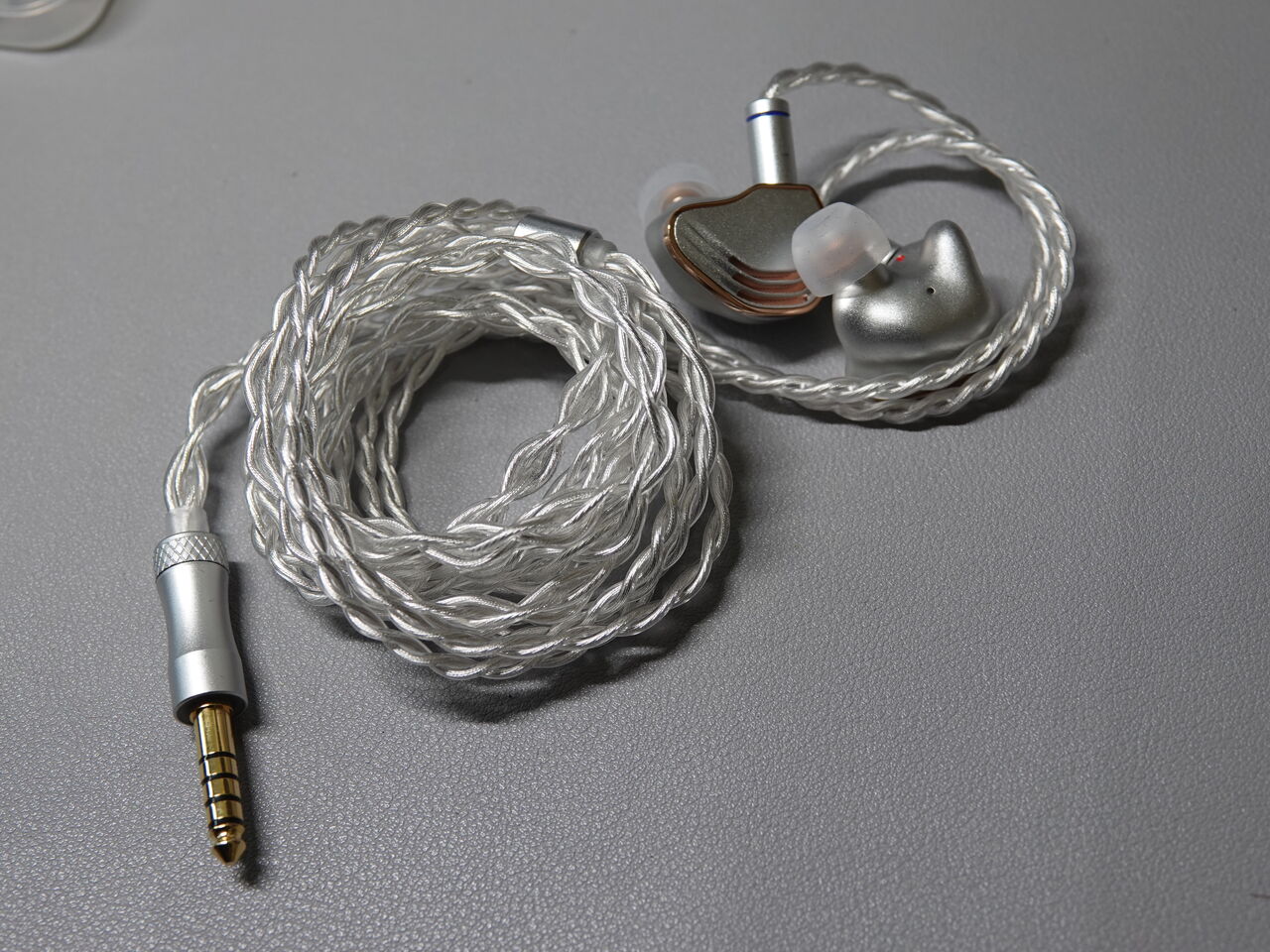 MUSE HiFi ME1 DLC 1DD + Knowles 1BA イヤホン MUSE HiFi ME1レビュー。バランスが良いDLC 1DD + Knowles製1BA