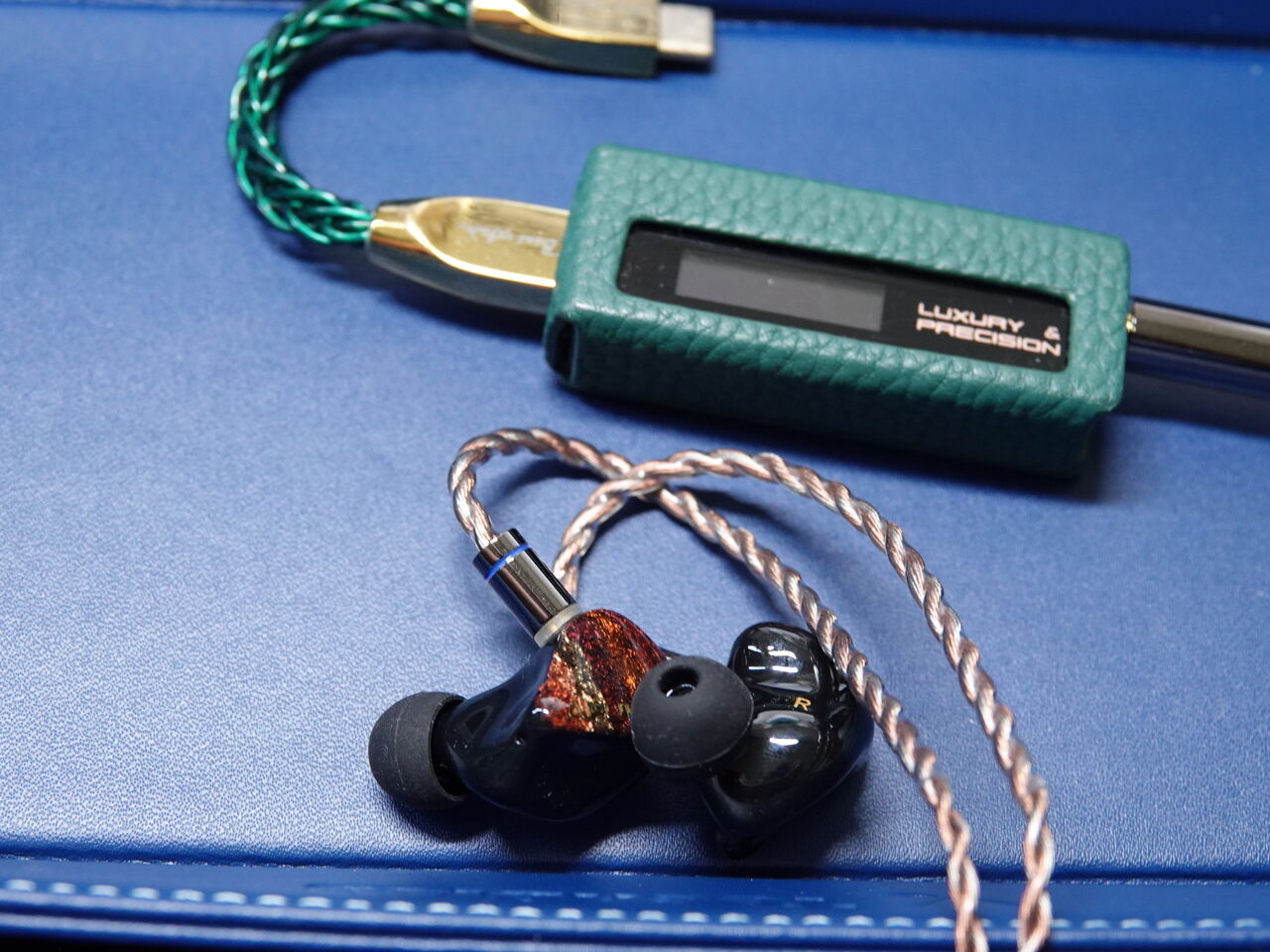 AFUL Performer8のレビュー 解像度が高く明瞭でありながら、音の AFUL Performer8のレビュー 解像度が高く明瞭でありながら、音の