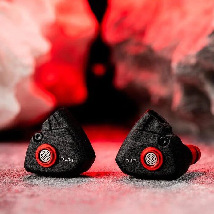 DUNU TITAN S 有線イヤホン サンドストーンブラック ハイレゾ 黒 DUNU Titan S Sandstone Black のレビュー 元気な音でありながら