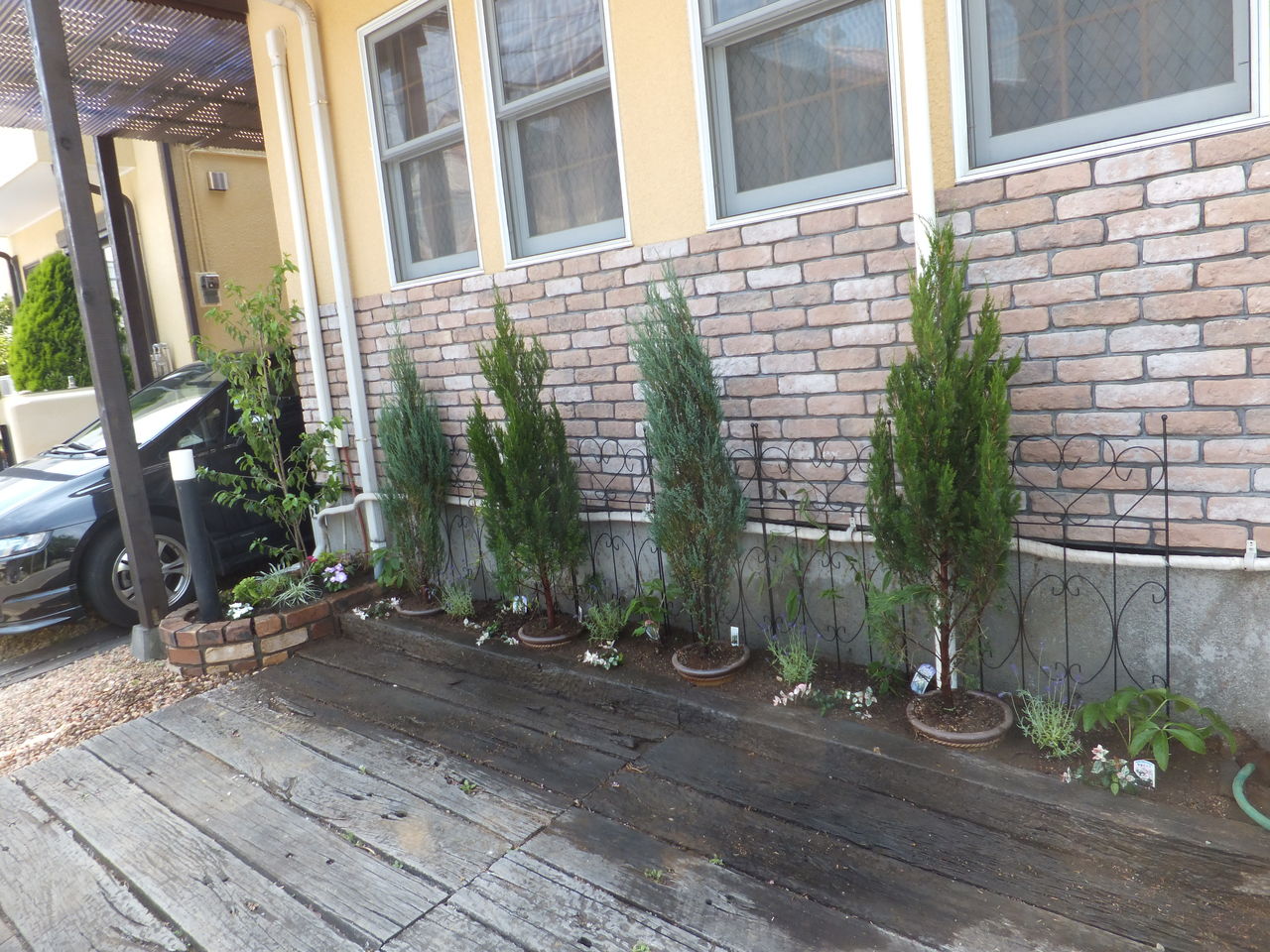 川口市戸塚境町でコニファー お花の植え込み 草加市 越谷市の植木屋 ヒーリング グリーンの現場日誌 川口市戸塚境町でコニファー お花の植え込み 草加市 越谷市の植木屋 ヒーリング グリーンの現場日誌