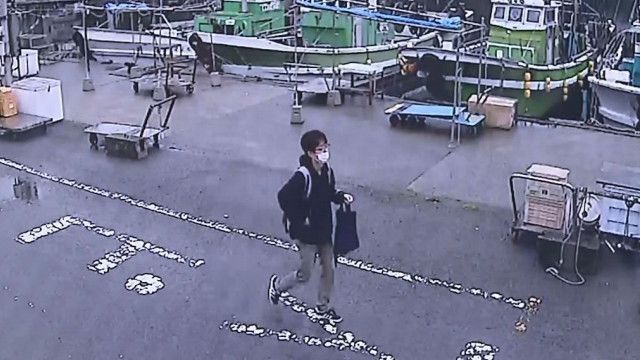 岸田首相に投げられた爆発物でけが人、７０歳漁師の背中に破片か