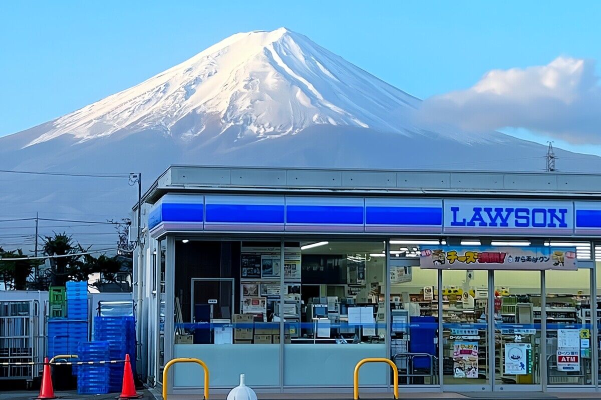 富士山に目隠し幕　海外メディア読者は同情の声「世界で一番礼儀正しい日本人がこのような行動に出るということは」