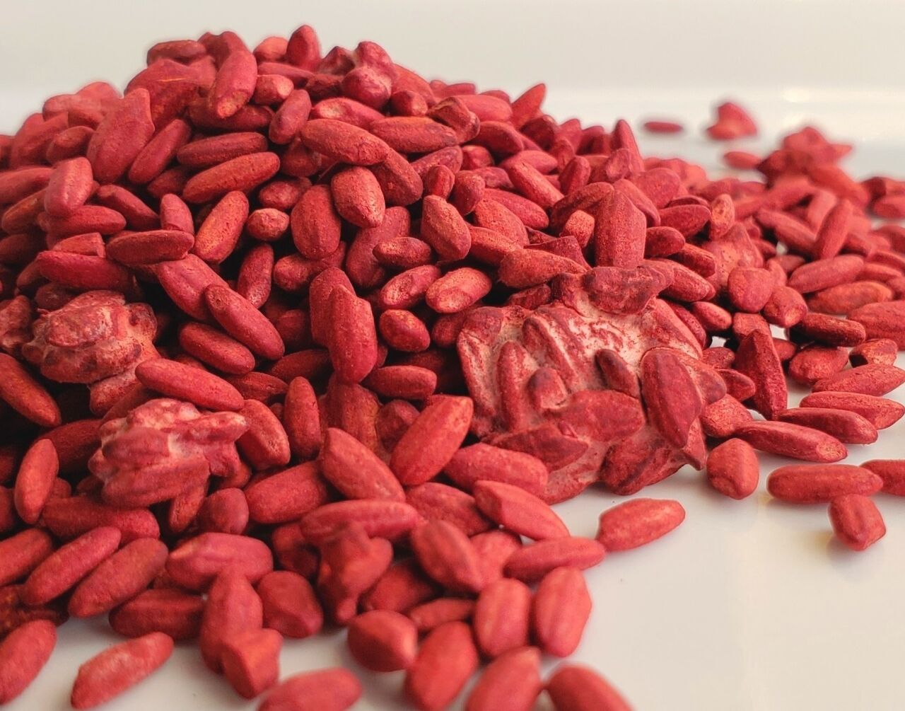 【小林製薬】「紅麹」成分含むサプリメント　「プベルル酸」以外の想定外の複数の物質検出　国立医薬品食品衛生研究所