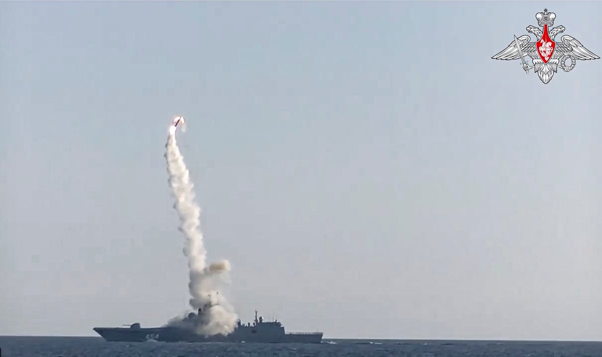 【速報】ロシアが日本海に超音速ミサイル発射か