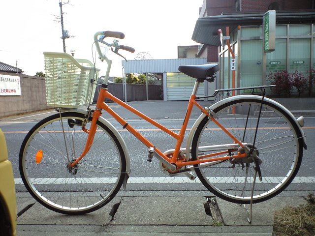 よーく乾燥させて、パーツを組上げて完成!見違えるオレンジ自転車の完成