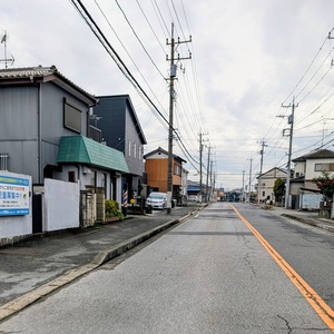 荒れたアスファルト道路も快適なエブリィ
