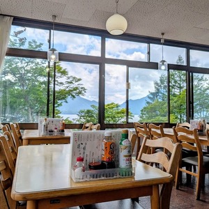 昭和漂う中禅寺湖の食堂