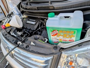 HONDAフリードスパイクのラジエーター液を交換