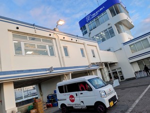 筑波サーキットの早朝！お茶や飲料の配達