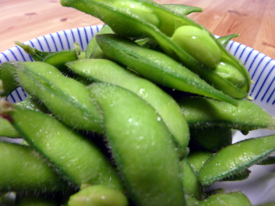 とれたての枝豆を茹でたてで頂く至福の晩酌